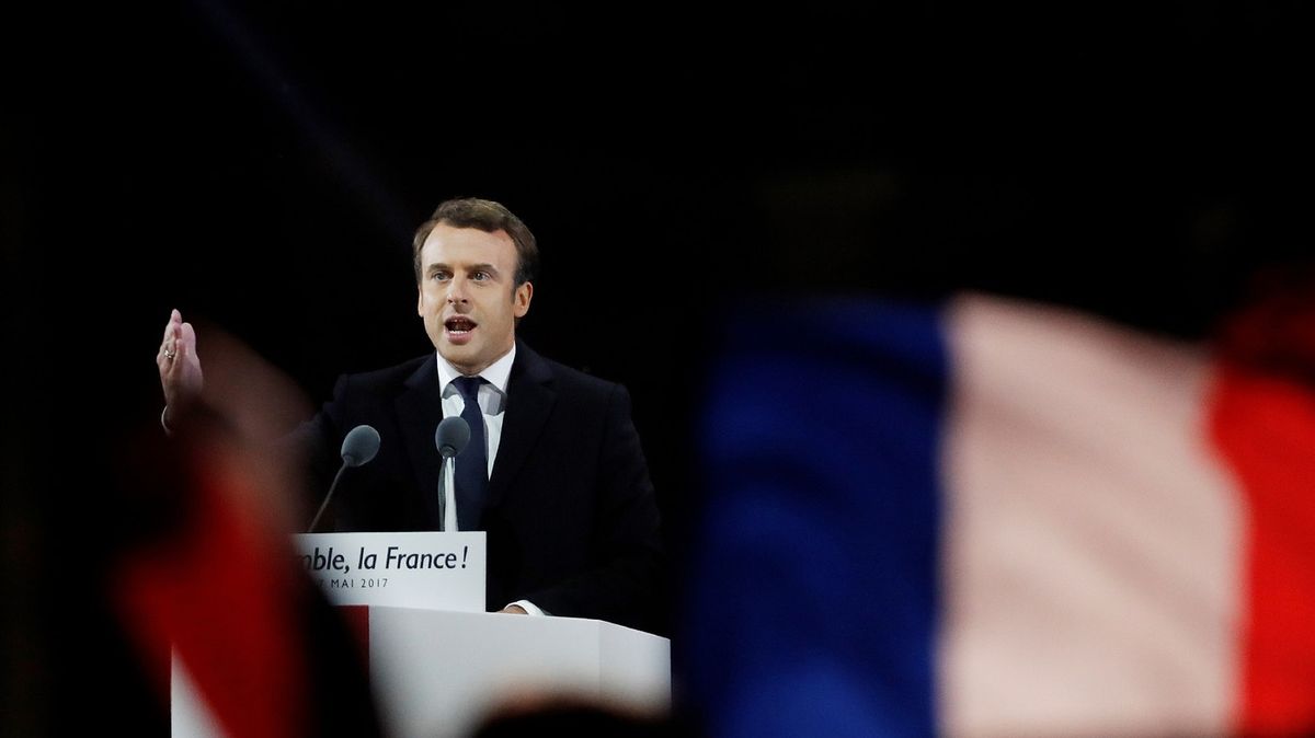 Francii paralyzuje generální stávka. Čím Macron Francouze rozhněval?